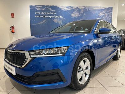 Usado Skoda Octavia Ambition 150 CV (110 kW) 2022 Azul Familiar