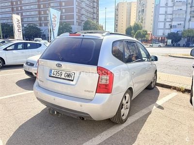 Usado Kia Carens 140 CV (102 kW) 2009 Gris / plata Monovolumen