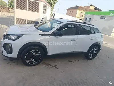Usado Peugeot 2008 Active 100 CV (73 kW) 2024 Blanco SUV