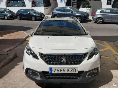 Usado Peugeot 2008 Signature Sky 100 CV (73 kW) 2019 Blanco SUV