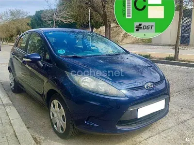 Usado Ford Fiesta Trend 82 CV (60 kW) 2010 Azul Berlina
