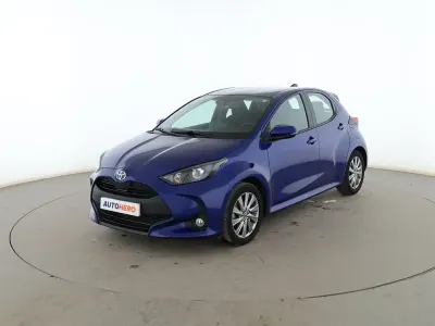 Usado Toyota Yaris Active 116 CV (85 kW) 2024 Azul Utilitario