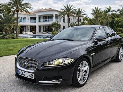 Usado Jaguar XF Luxury 241 CV (177 kW) 2015 Negro Berlina