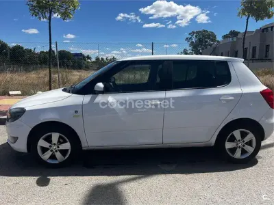 Usado Skoda Fabia Fresh 75 HP (55 kW) 2014 Branco Sedan