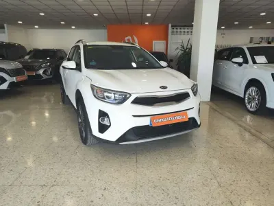 Käytetty Kia Stonic 120 HP (88 kW) 2020 Harmaa Katumaasturi
