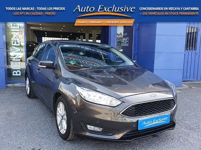 Usado Ford Focus Trend 125 CV (91 kW) 2018 Gris / plata Berlina
