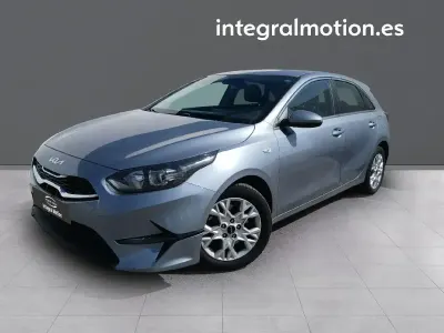 Usado Kia Ceed 120 CV (88 kW) 2022 Gris Utilitario