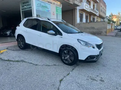 Usado Peugeot 2008 Style 100 CV (73 kW) 2017 Blanco SUV