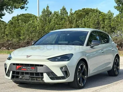 Usado Cupra Leon 150 CV (110 kW) 2025 Beige Berlina