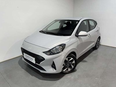 Usado Hyundai i10 67 CV (49 kW) 2024 Gris Utilitario