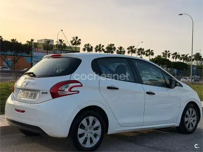 Usado Peugeot 208 Active 68 CV (50 kW) 2016 Blanco Utilitario