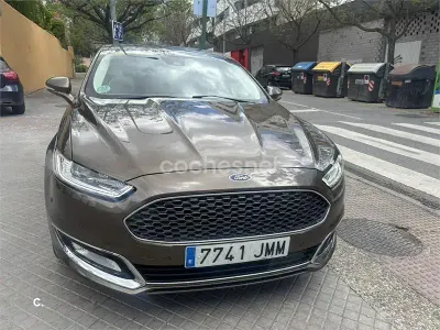Usado Ford Mondeo Vignale 180 CV (132 kW) 2016 Marrón Berlina