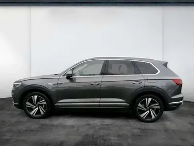 Usado VW Touareg Atmosphere 381 CV (280 kW) 2021 Gris SUV