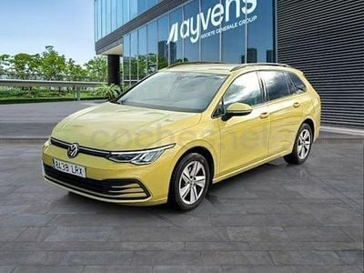 Usado VW Golf VIII Life 115 CV (84 kW) 2021 Amarillo Familiar