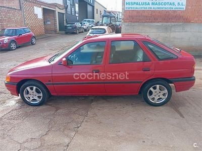 Usado Ford Escort 60 CV (44 kW) 1994 Rojo Berlina