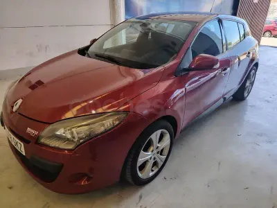 Usado Renault Mégane III Dynamique 180 CV (132 kW) 2009 Rojo Berlina