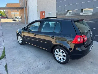 Usado VW Golf IV 100 CV (73 kW) 2005 Negro Familiar