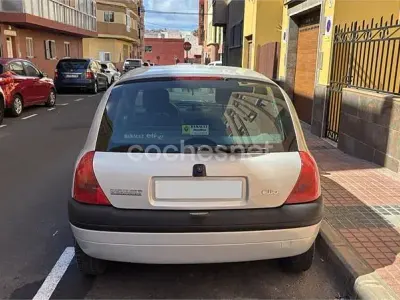 Usado Renault Clio II 60 CV (44 kW) 1998 Gris / plata Berlina