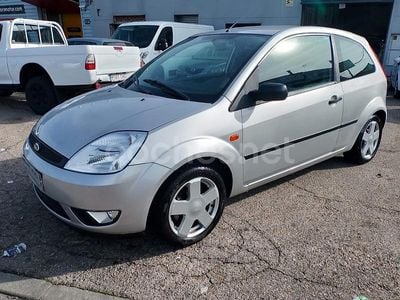Gris / plata Usado 2005 Ford Fiesta Sport Coupe | 3999 € (Precio justo)