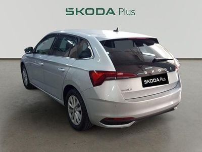 Usado Skoda Scala Selection 115 CV (84 kW) 2025 Gris plata Utilitario