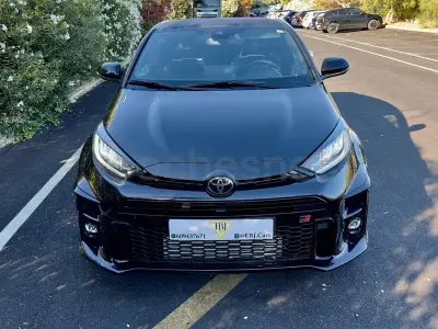Usado Toyota Yaris 261 CV (191 kW) 2022 Negro Utilitario