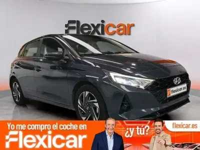 Usado Hyundai i20 100 CV (73 kW) 2022 Gris Utilitario