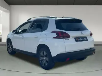 Usado Peugeot 2008 Signature Sky 82 CV (60 kW) 2019 Blanco SUV