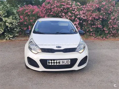 Usado Kia Rio 85 CV (62 kW) 2012 Blanco Berlina