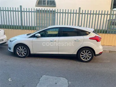 Usado Ford Focus Titanium 120 CV (88 kW) 2015 Blanco Berlina
