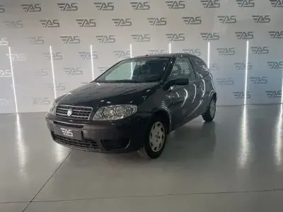 Usado Fiat Punto 90 CV (66 kW) 2004 Gris Utilitario