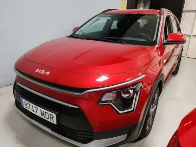 Usado Kia Niro 141 CV (103 kW) 2023 Rojo SUV