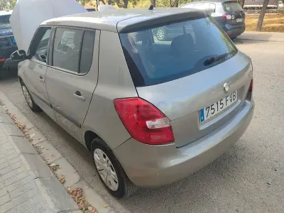 Usado Skoda Fabia 80 CV (58 kW) 2007 Gris / plata Familiar