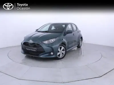 Usado Toyota Yaris Hybrid Active 116 CV (85 kW) 2025 Verde Berlina