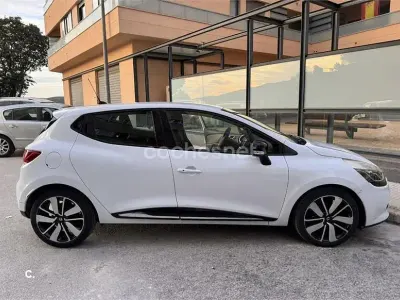 Usado Renault Clio IV Dynamique 90 CV (66 kW) 2013 Blanco Berlina