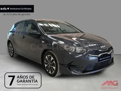 Używany Kia Ceed 100 KM (73 kW) 2025 Czarny Hatchback