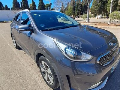 Usado Kia Niro 141 HP (103 kW) 2018 Cinzento SUV