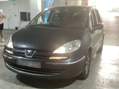 Usado Peugeot 807 Premium 136 CV (100 kW) 2008 Negro Monovolumen
