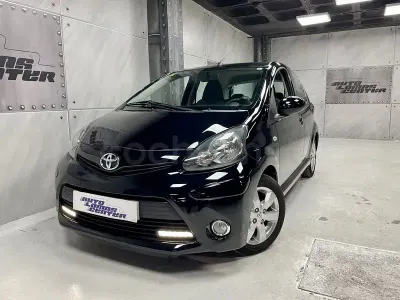 Usado Toyota Aygo City 68 CV (50 kW) 2012 Negro Utilitario