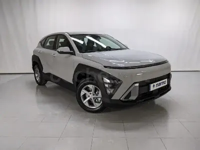 Usado Hyundai Kona 129 CV (94 kW) 2025 Gris / plata SUV