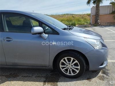 Używany Toyota Verso Active 126 KM (92 kW) 2012 Szary Minivan