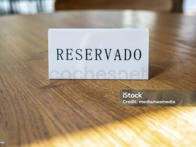 Usado Audi A4 110 CV (80 kW) 1999 Azul Familiar