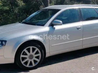 Usado Audi A4 115 CV (84 kW) 2002 Gris / plata Familiar