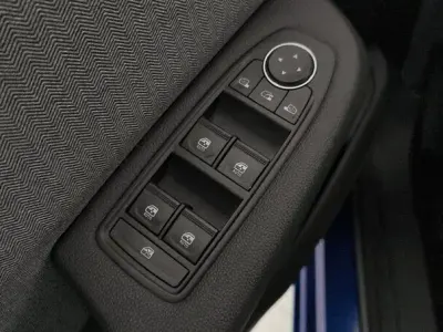 Usado Renault Clio V Techno 100 CV (73 kW) 2025 Azul Berlina