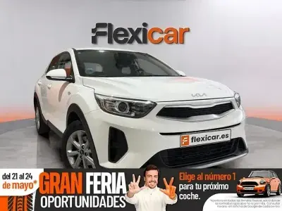 Usado Kia Stonic 84 HP (61 kW) 2022 Branco SUV