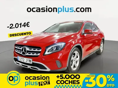 Begagnad Mercedes GLA200 Urban 136 HK (100 kW) 2017 Röd SUV