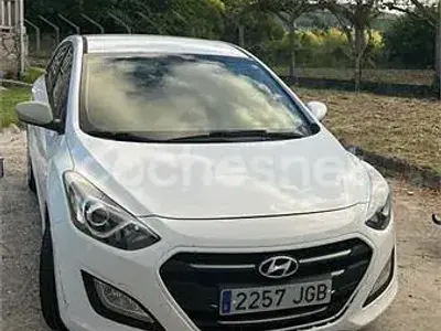 Usado Hyundai i30 100 CV (73 kW) 2015 Blanco Berlina