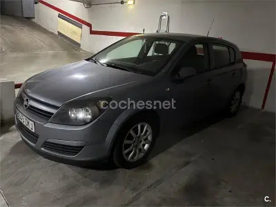 Usado Opel Astra Enjoy 90 CV (66 kW) 2005 Gris / plata Berlina