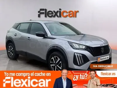 Usado Peugeot 2008 Active 100 CV (73 kW) 2023 Gris / plata SUV