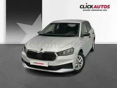 Usado Skoda Fabia Essence 95 CV (69 kW) 2025 Gris / plata Utilitario