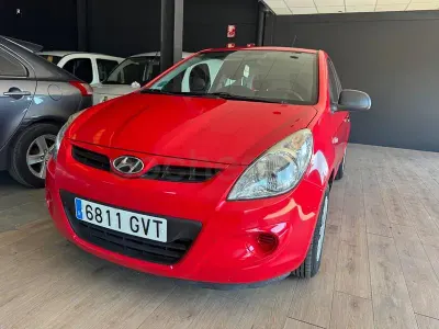 Usado Hyundai i20 Classic 78 CV (57 kW) 2010 Rojo Utilitario